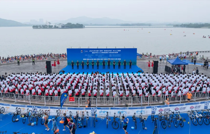 yl6809永利官网,学校就棒垒球场建设召开校园听证会